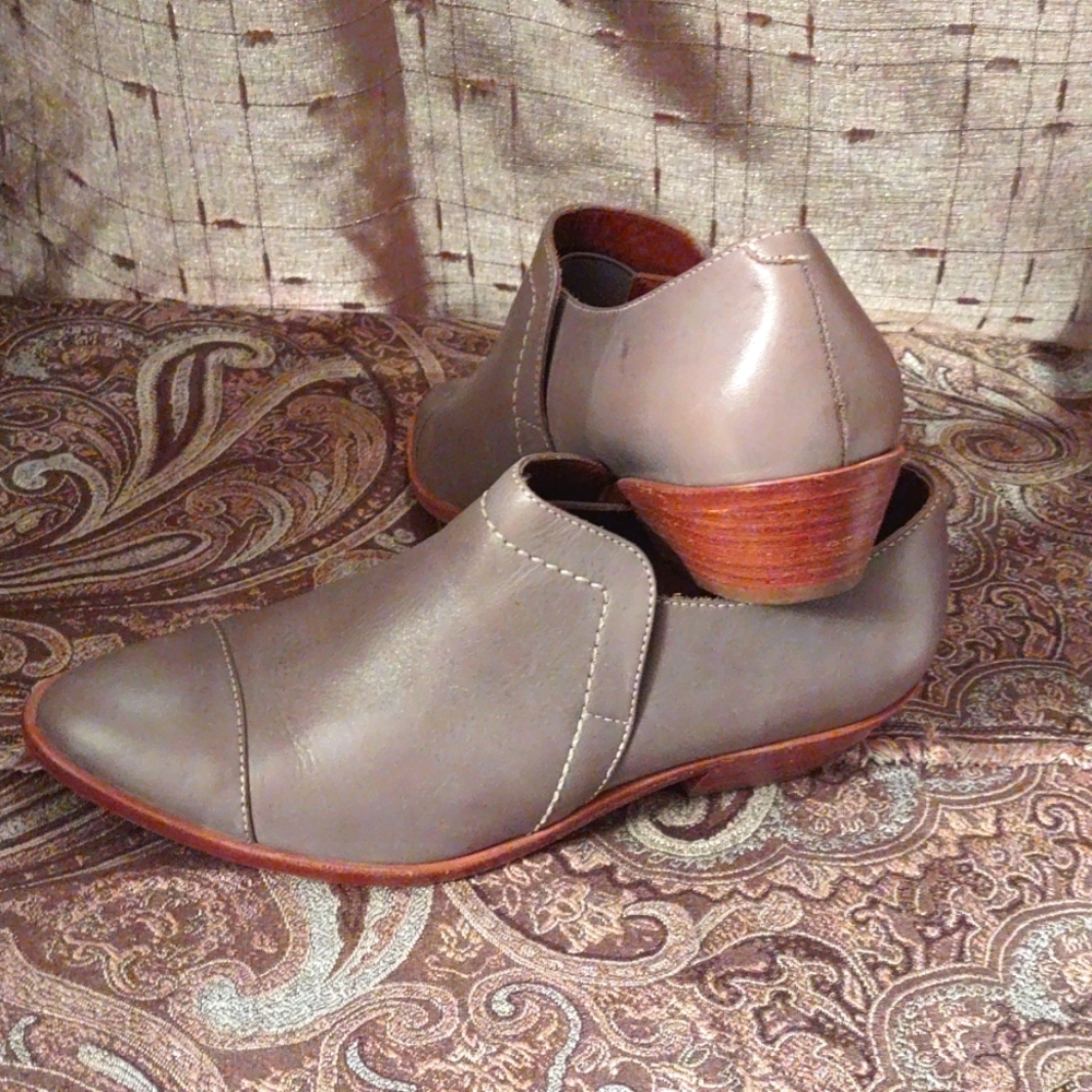 Beautiful Gray Bernardo Booties